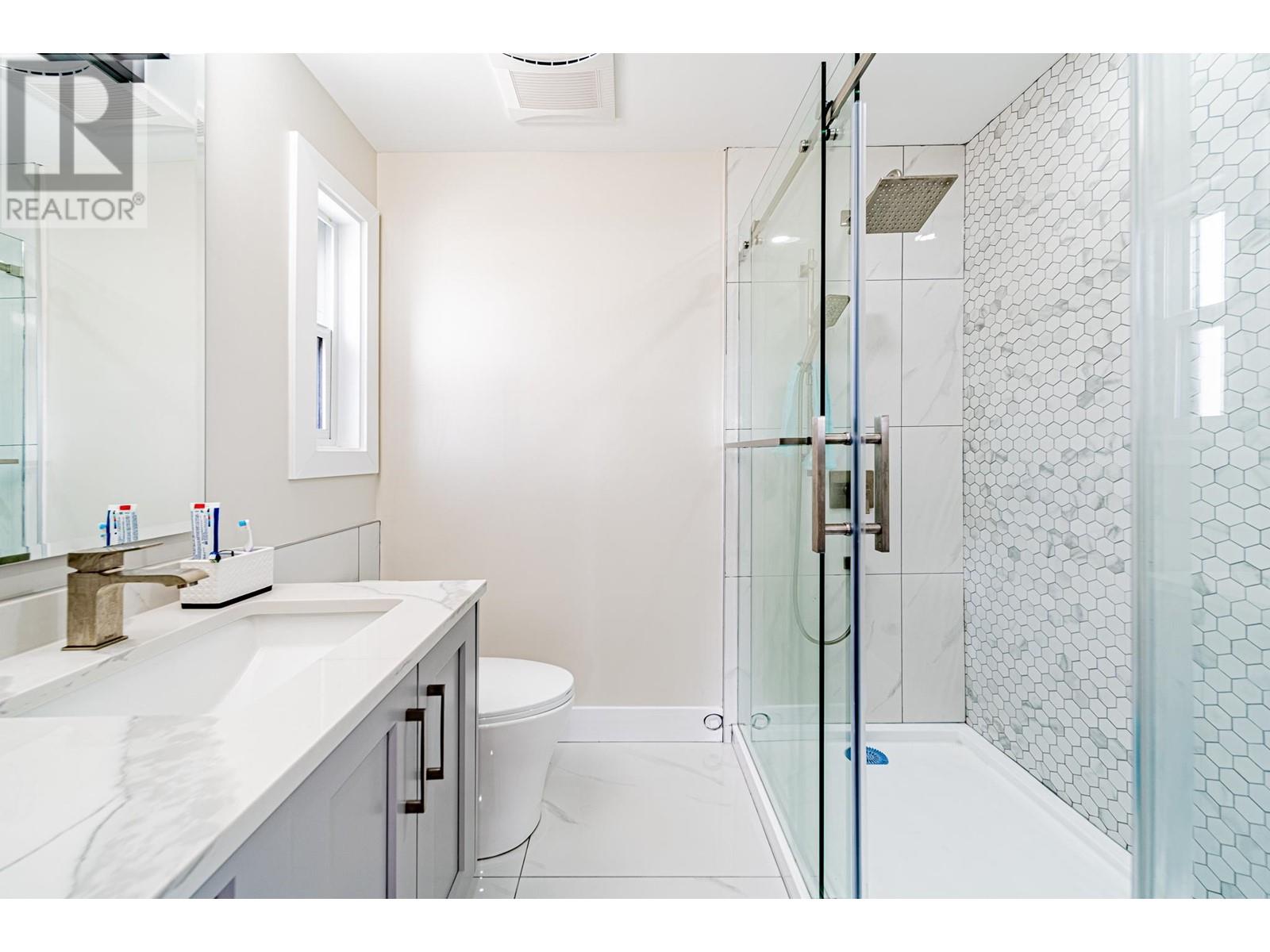Listing Picture 21 of 35 : 11366 KINGCOME AVENUE, Richmond / 烈治文 - 魯藝地產 Yvonne Lu Group - MLS Medallion Club Member