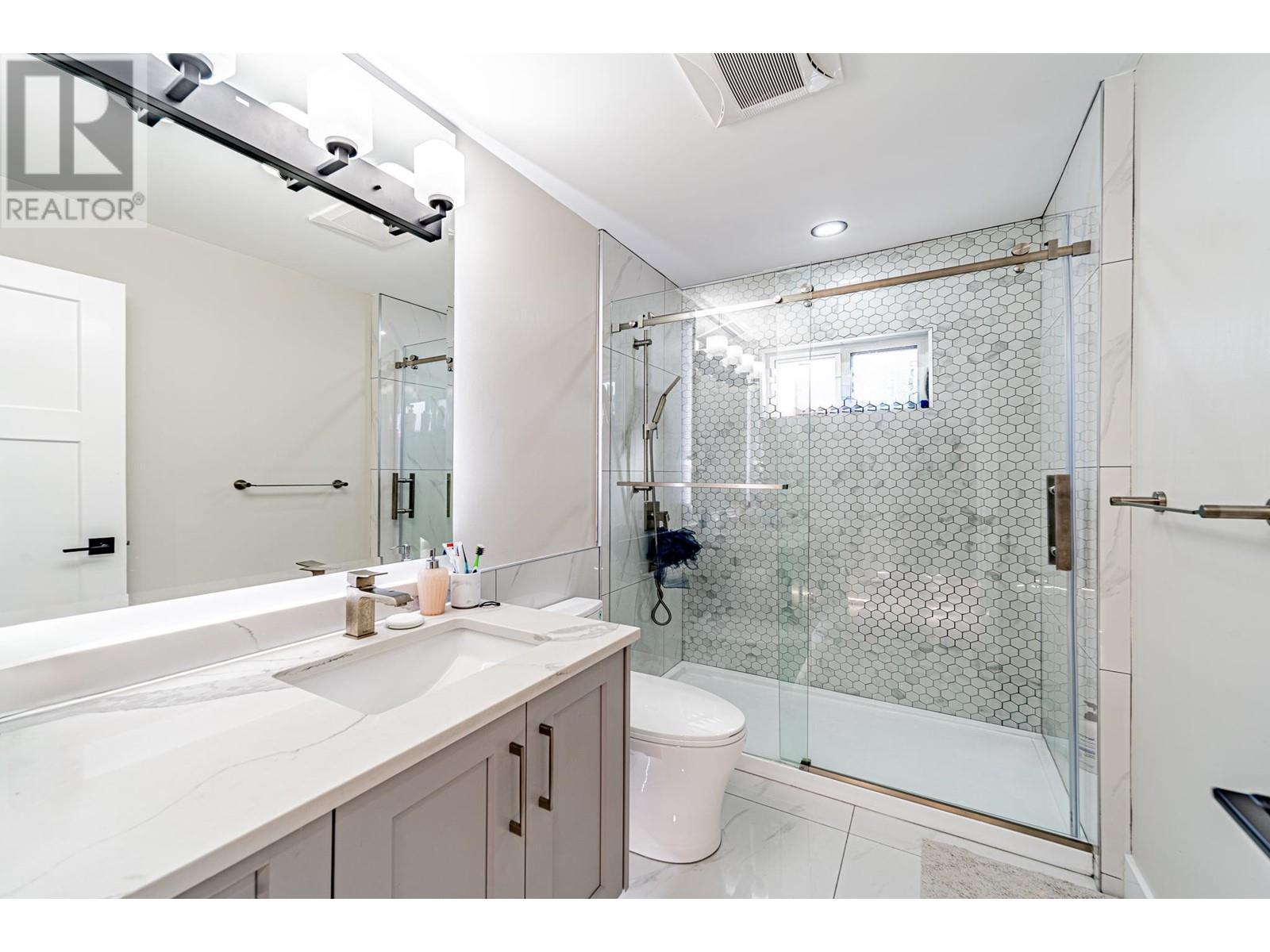 Listing Picture 24 of 35 : 11366 KINGCOME AVENUE, Richmond / 烈治文 - 魯藝地產 Yvonne Lu Group - MLS Medallion Club Member