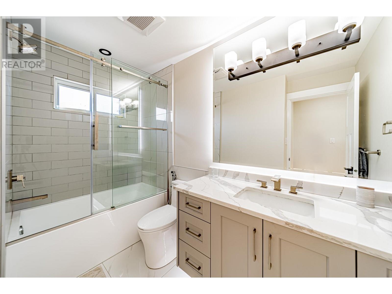 Listing Picture 27 of 35 : 11366 KINGCOME AVENUE, Richmond / 烈治文 - 魯藝地產 Yvonne Lu Group - MLS Medallion Club Member