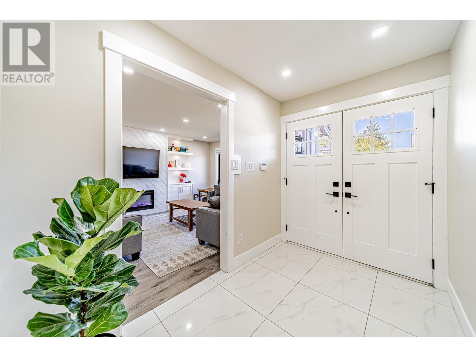 Listing Picture 3 of 35 : 11366 KINGCOME AVENUE, Richmond / 烈治文 - 魯藝地產 Yvonne Lu Group - MLS Medallion Club Member
