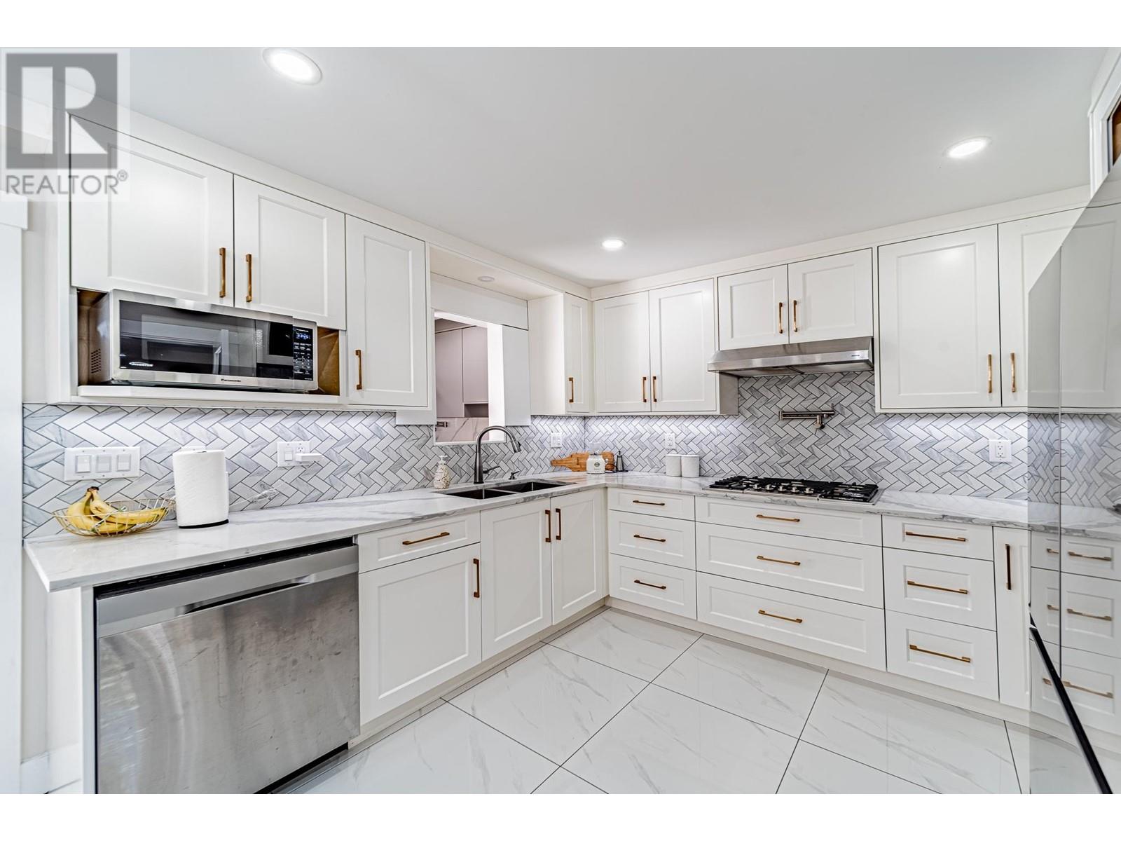 Listing Picture 9 of 35 : 11366 KINGCOME AVENUE, Richmond / 烈治文 - 魯藝地產 Yvonne Lu Group - MLS Medallion Club Member