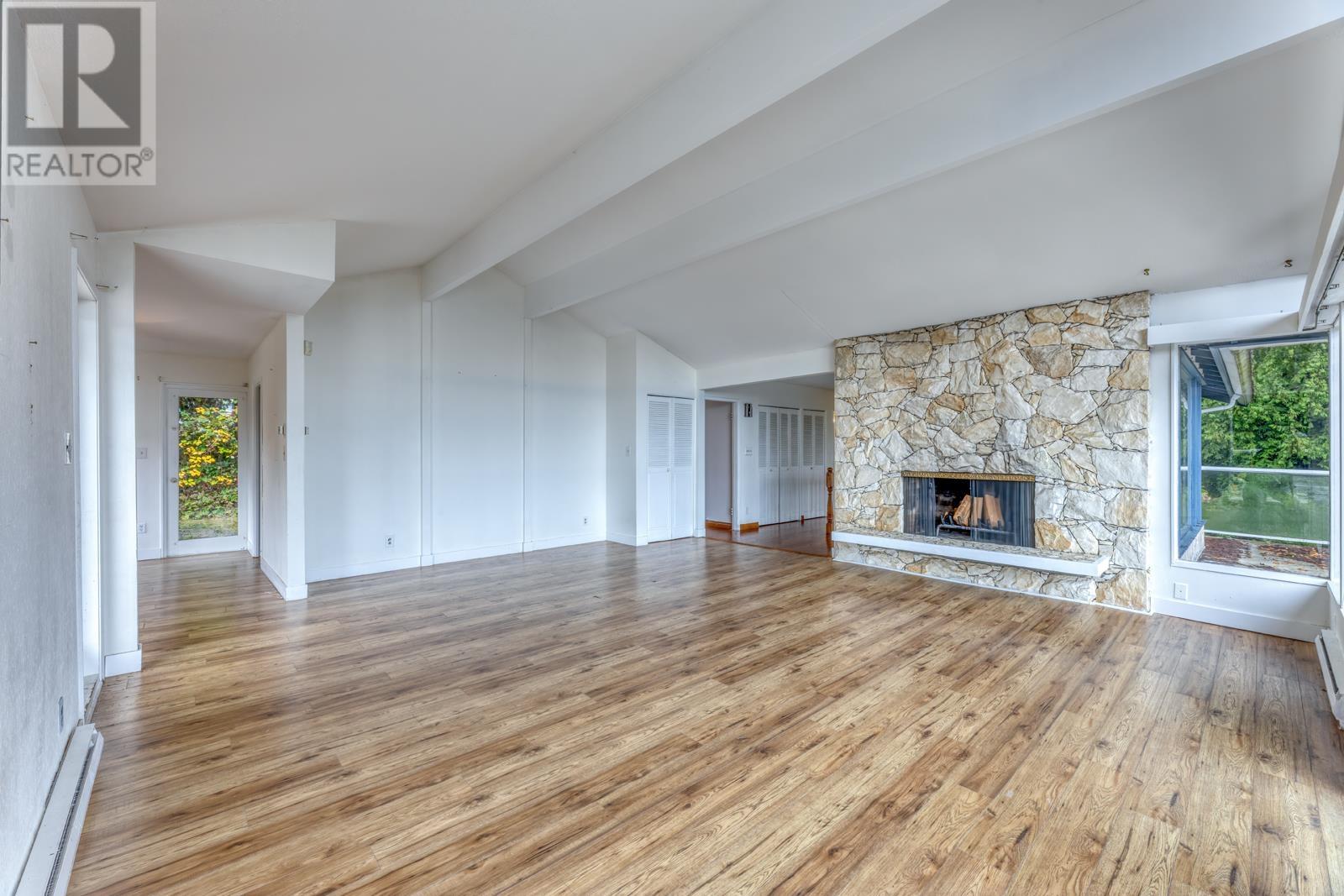 Property at 1380 BURNSIDE ROAD image 5