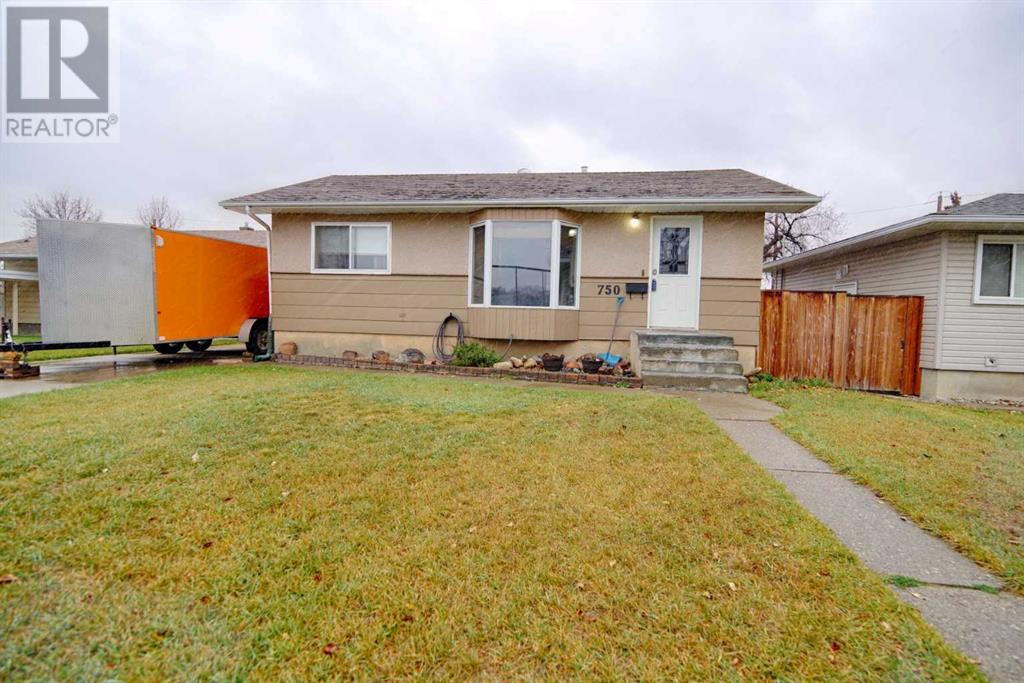 750 10 Street N, Lethbridge, Alberta  T1H 2E3 - Photo 1 - A2178261