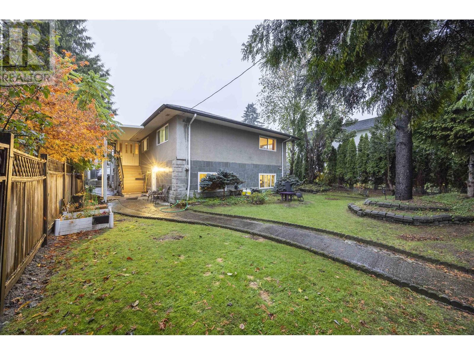 1215 Como Lake Avenue, Coquitlam, British Columbia  V3J 7R5 - Photo 1 - R2944112