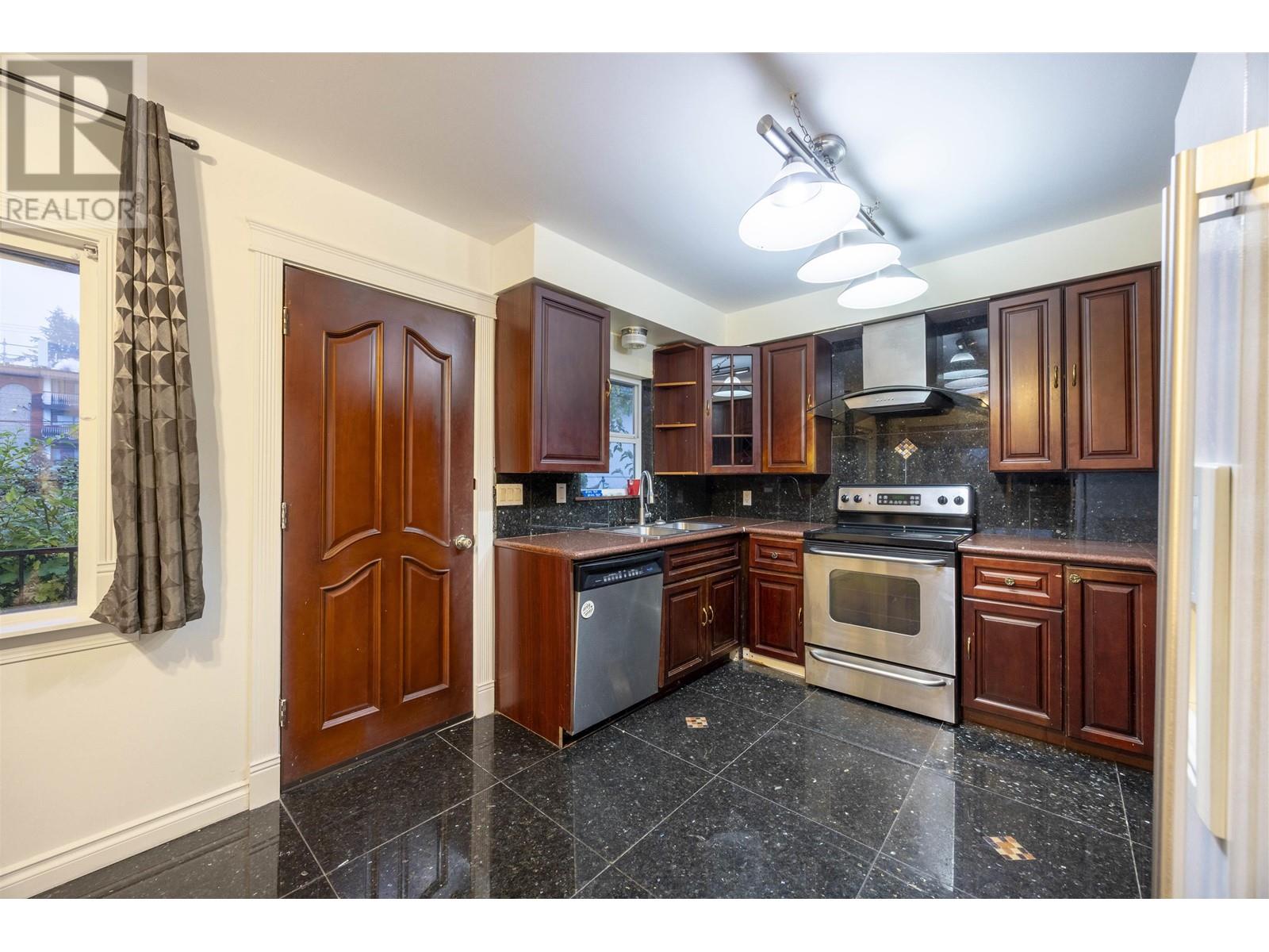 1215 Como Lake Avenue, Coquitlam, British Columbia  V3J 7R5 - Photo 12 - R2944112