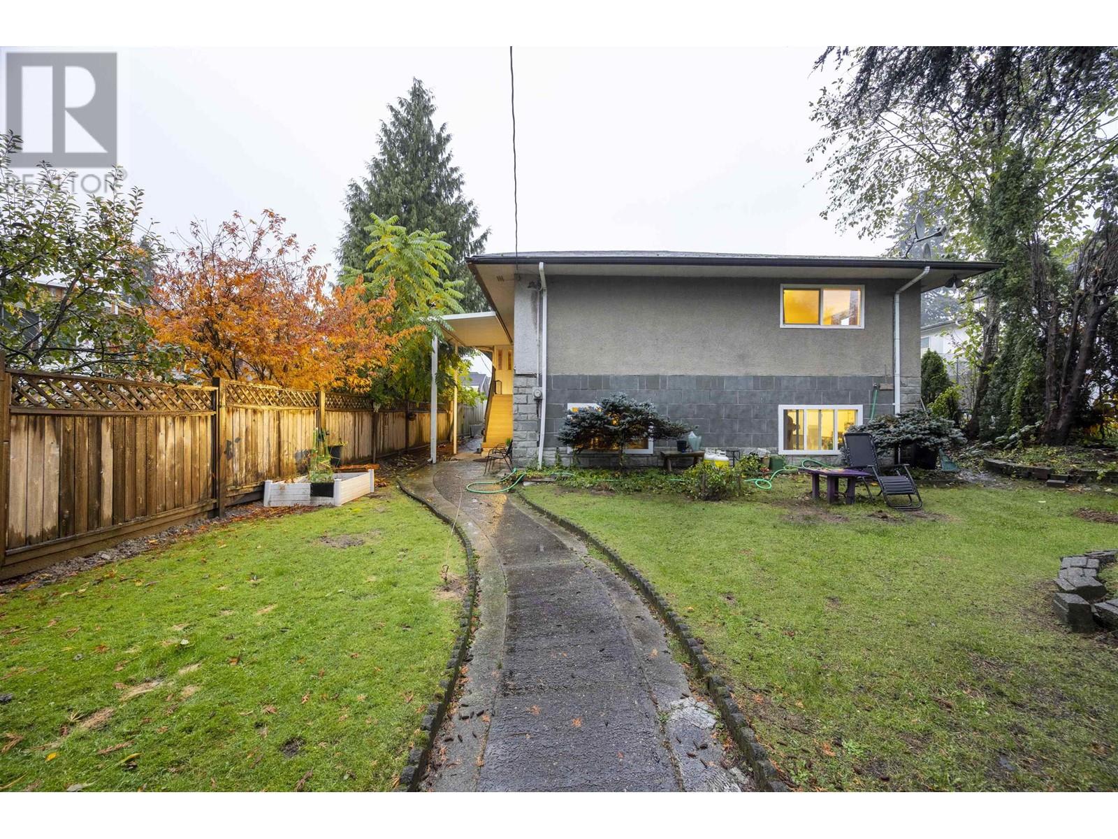 1215 Como Lake Avenue, Coquitlam, British Columbia  V3J 7R5 - Photo 2 - R2944112