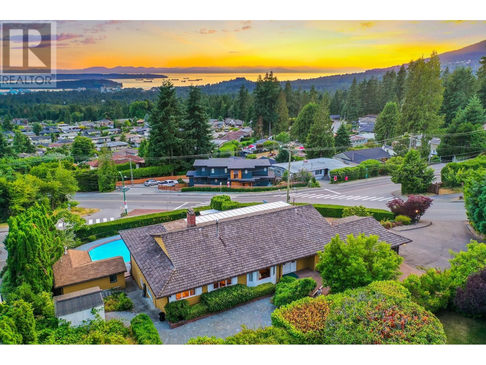 4360 DELBROOK AVENUE, north vancouver, British Columbia