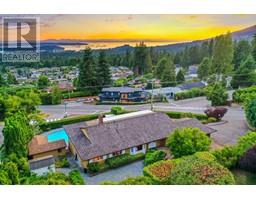 4360 DELBROOK AVENUE, North Vancouver, British Columbia