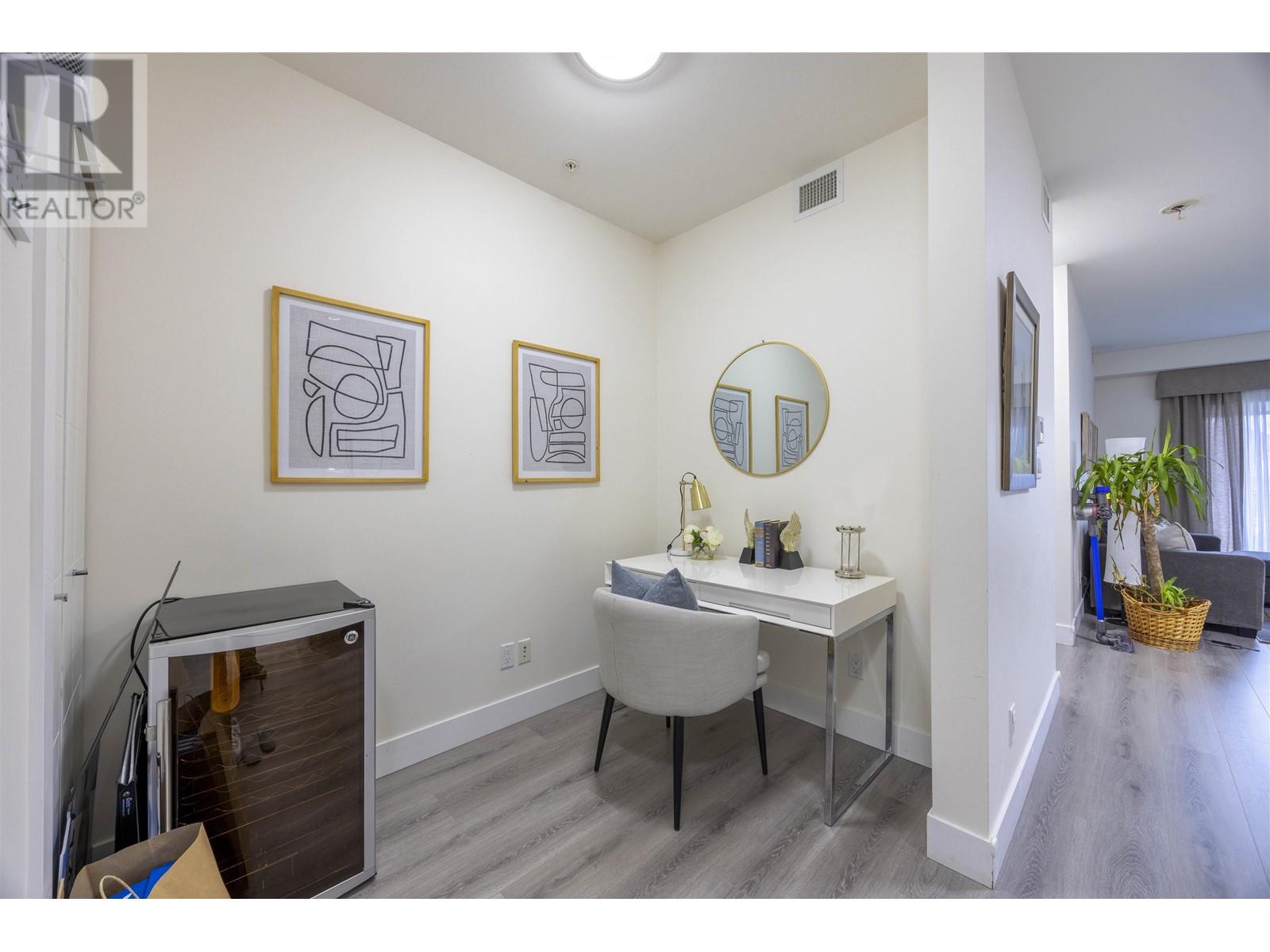 Listing Picture 4 of 22 : 302 6011 NO. 1 ROAD, Richmond / 烈治文 - 魯藝地產 Yvonne Lu Group - MLS Medallion Club Member