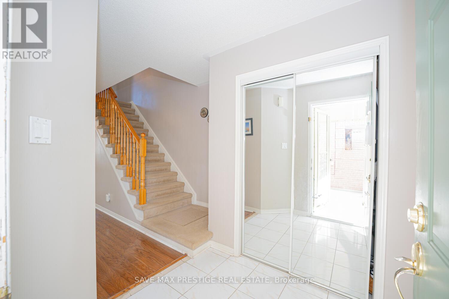 3887 Rippleton Lane, Mississauga, Ontario  L5N 6V7 - Photo 5 - W10423509