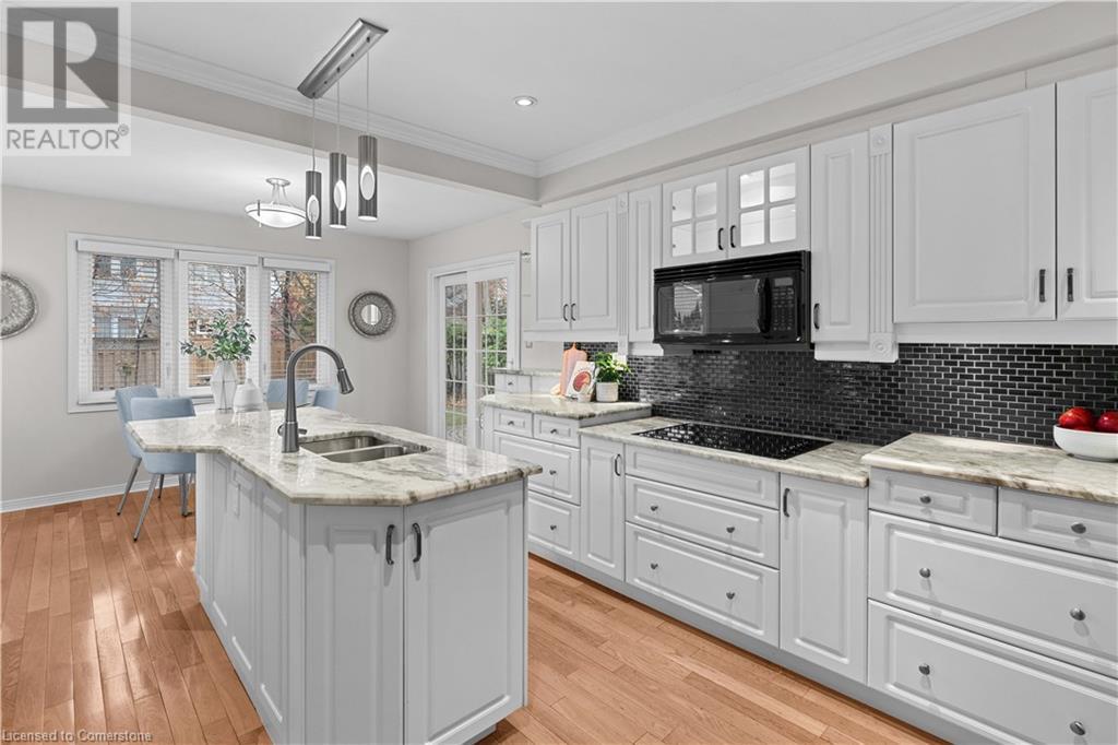 2068 Pipers CourtBurlington, Ontario  L7M 3W1 - Photo 12 - 40676732