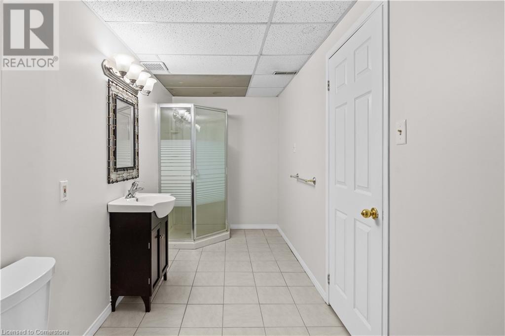 2068 Pipers CourtBurlington, Ontario  L7M 3W1 - Photo 28 - 40676732