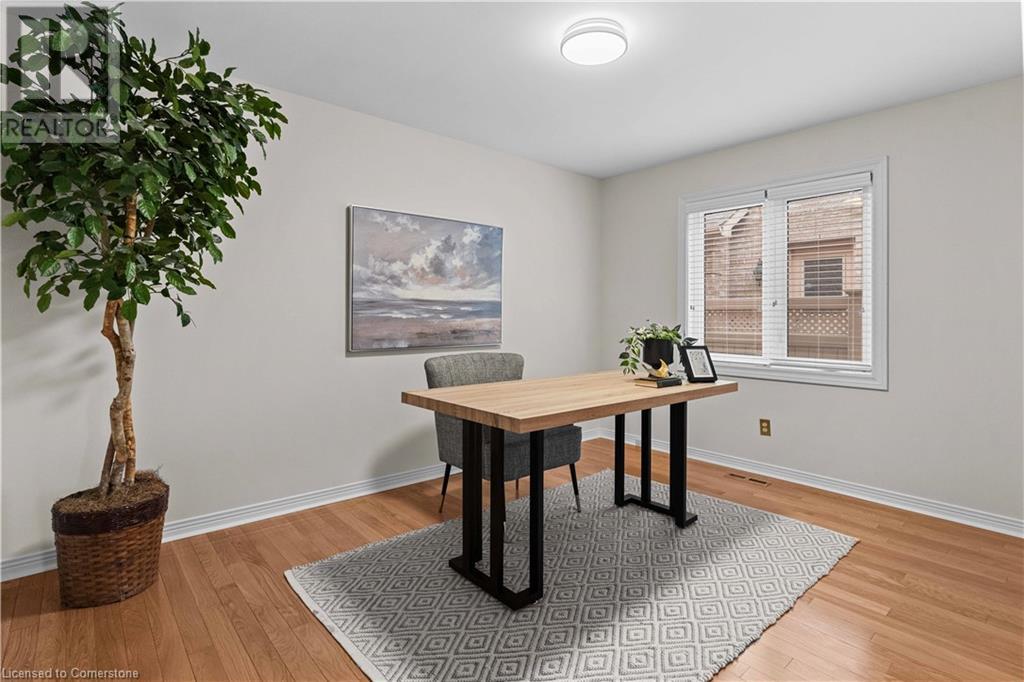 2068 Pipers CourtBurlington, Ontario  L7M 3W1 - Photo 7 - 40676732