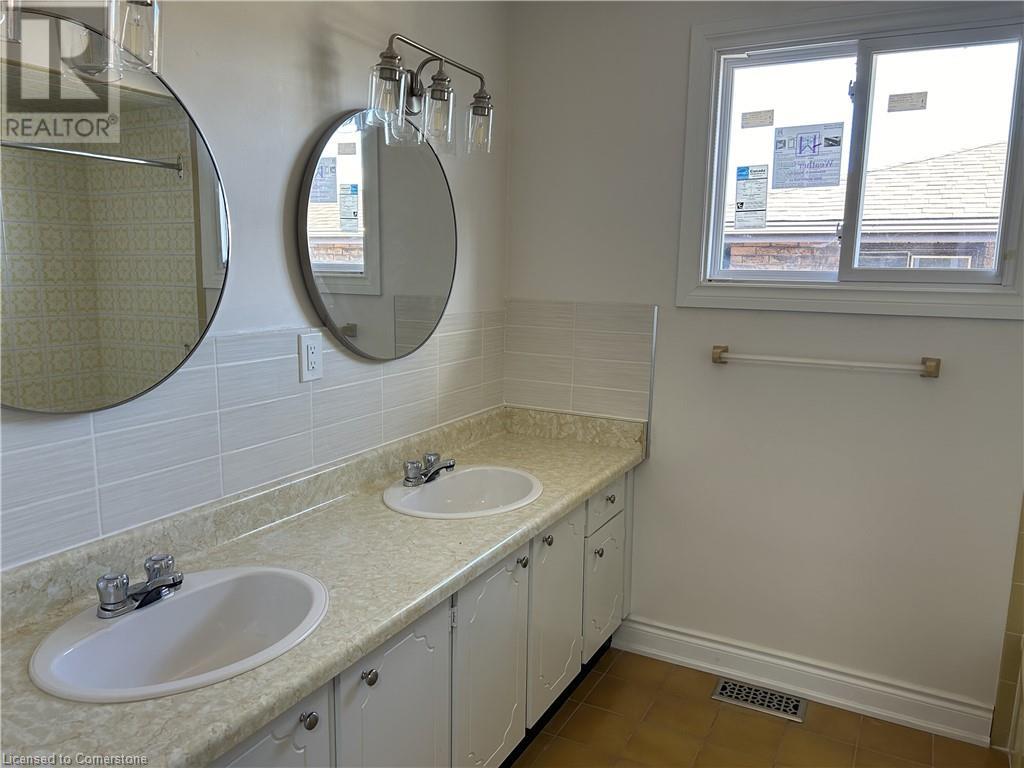 255 Guildwood Drive, Hamilton, Ontario  L9C 6W7 - Photo 13 - 40677306