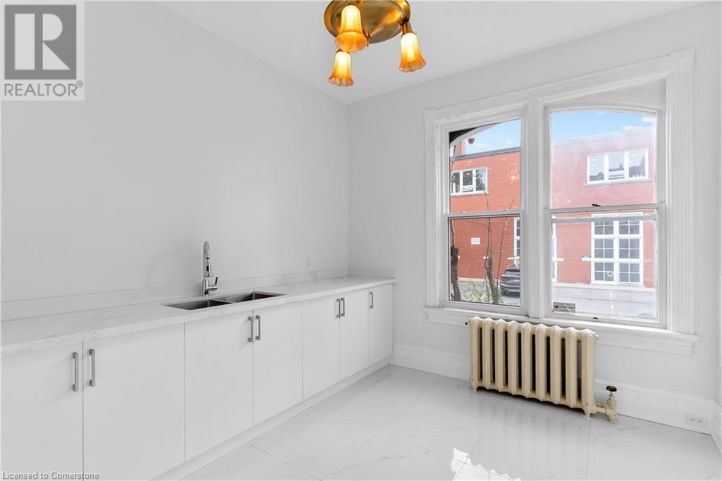 18 Weber Street W Unit# Main Floor, Kitchener, Ontario  N2H 3Z2 - Photo 10 - 40677003