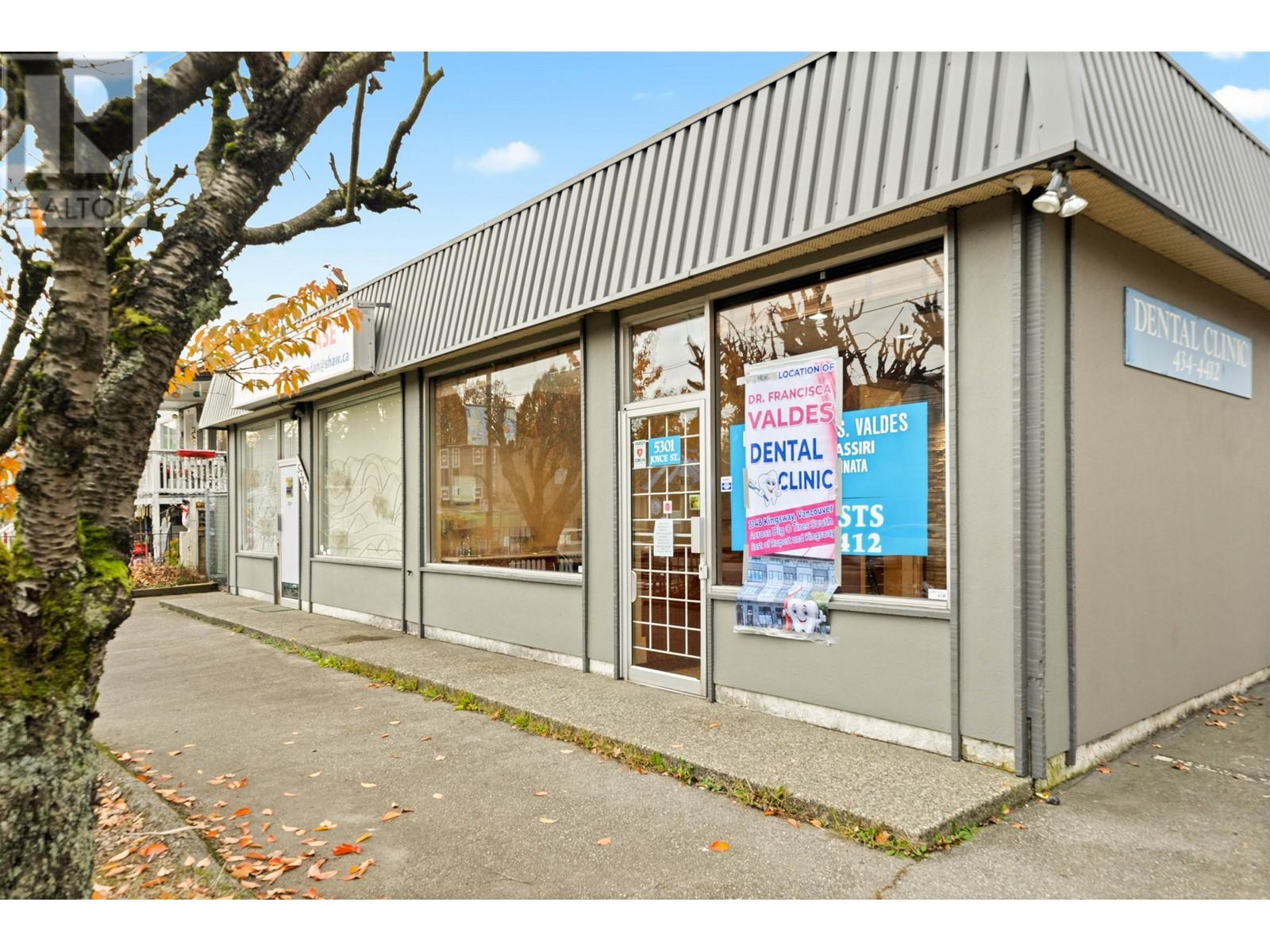 Listing Picture 2 of 28 : 5301 JOYCE STREET, Vancouver / 溫哥華 - 魯藝地產 Yvonne Lu Group - MLS Medallion Club Member