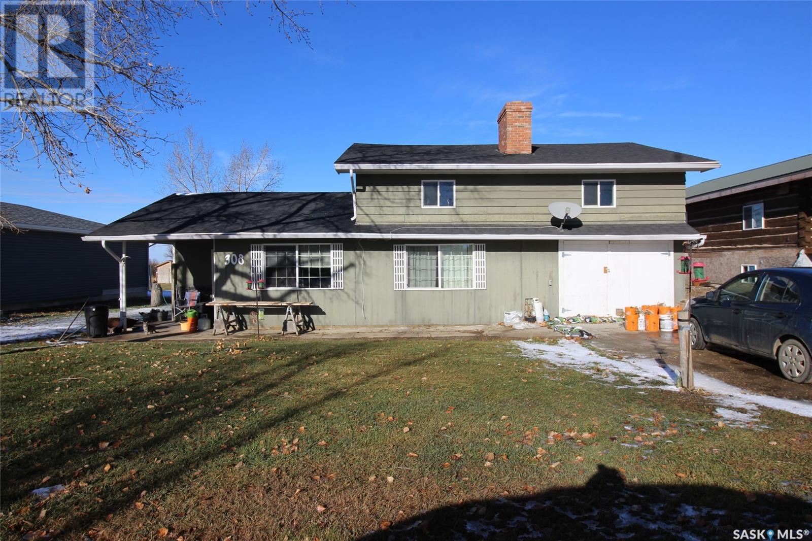 308 2nd AVENUE W, Frontier, Saskatchewan