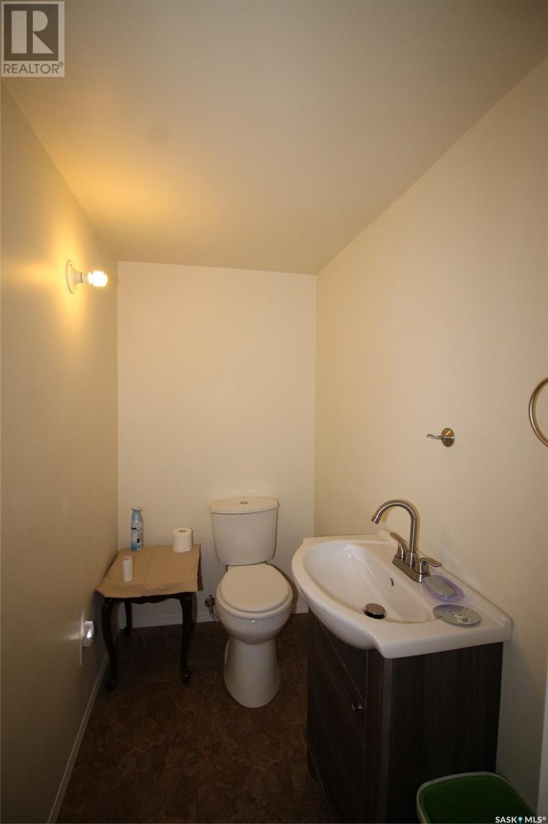308 2nd Avenue W, Frontier, Saskatchewan  S0N 0W0 - Photo 20 - SK988178