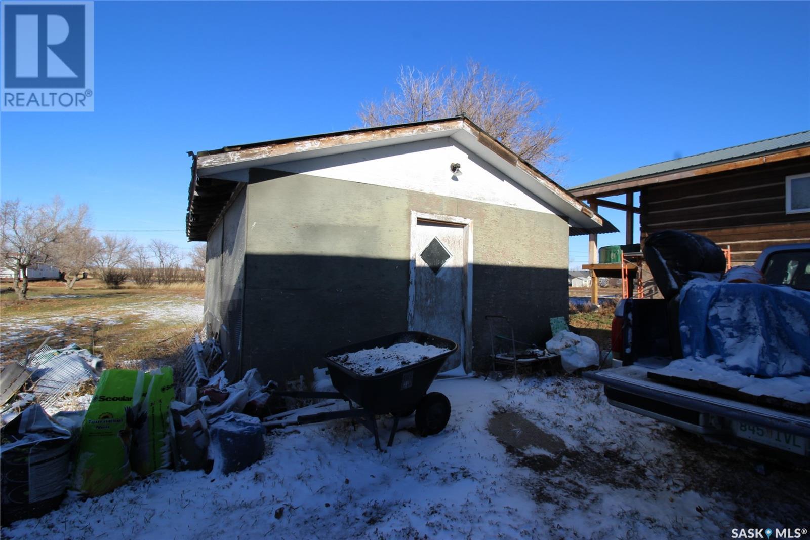 308 2nd Avenue W, Frontier, Saskatchewan  S0N 0W0 - Photo 25 - SK988178