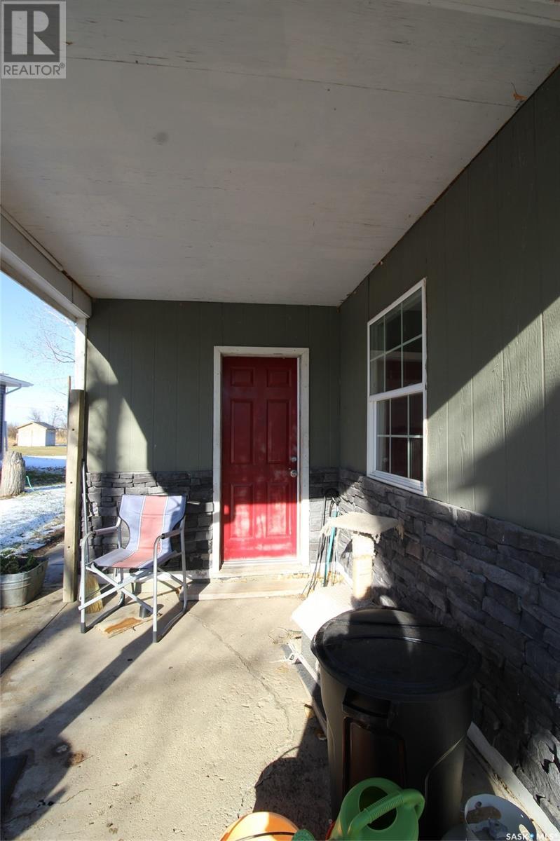 308 2nd Avenue W, Frontier, Saskatchewan  S0N 0W0 - Photo 28 - SK988178