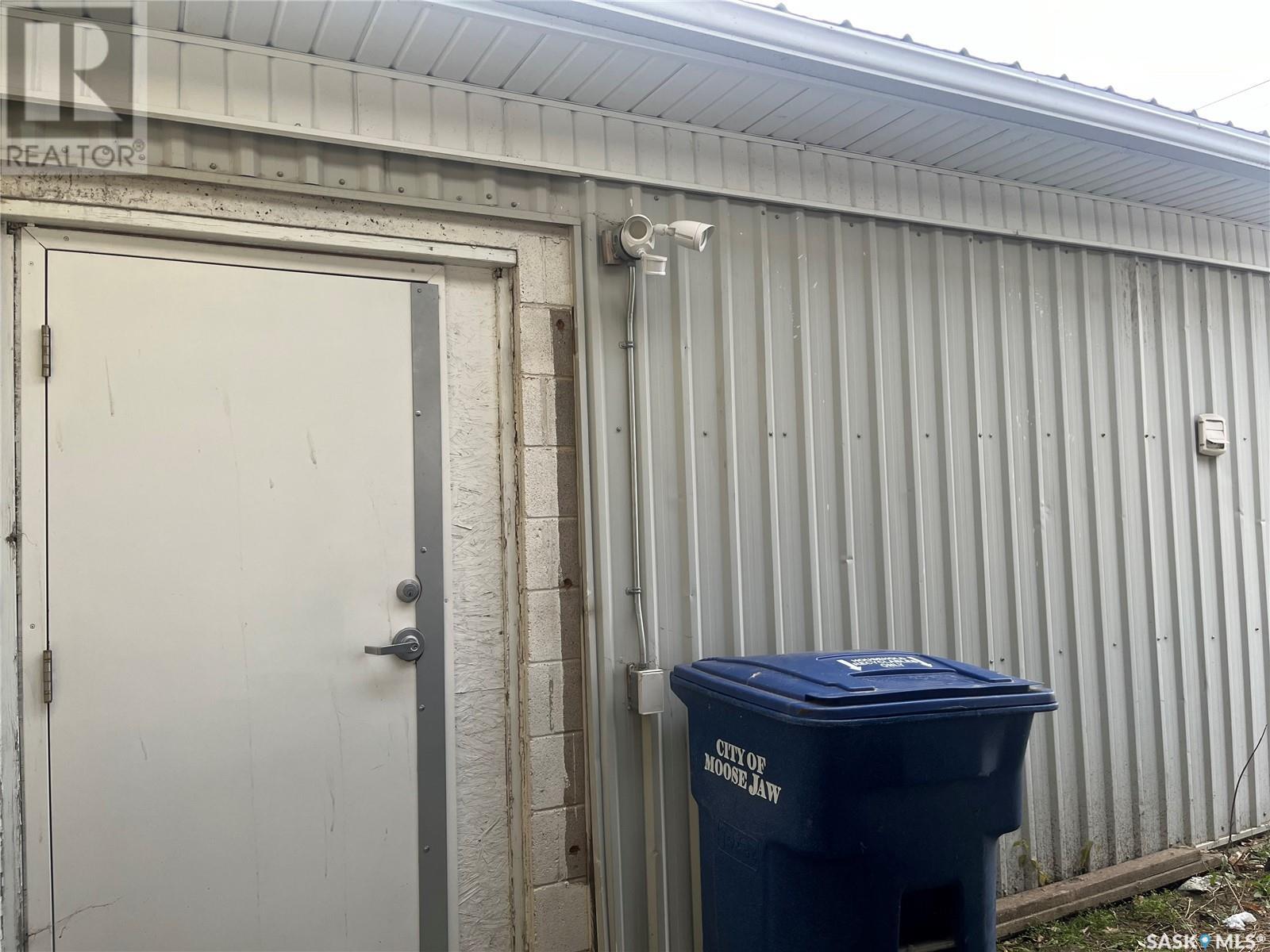 323 4th Avenue Sw, Moose Jaw, Saskatchewan  S6H 5V2 - Photo 3 - SK988133
