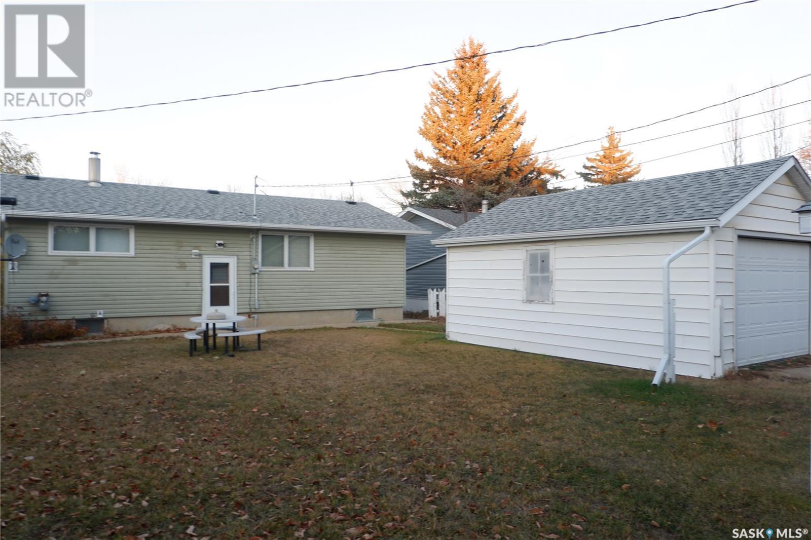 Property at 502 4th AVENUE E image 2