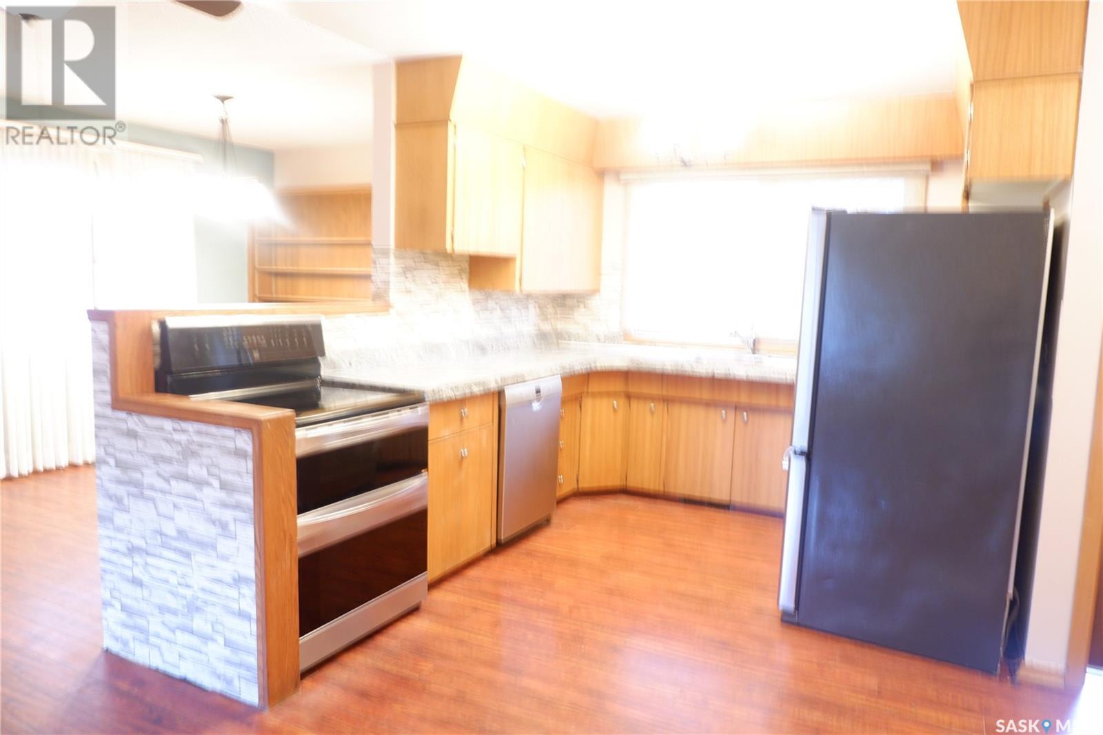 Property at 502 4th AVENUE E image 3