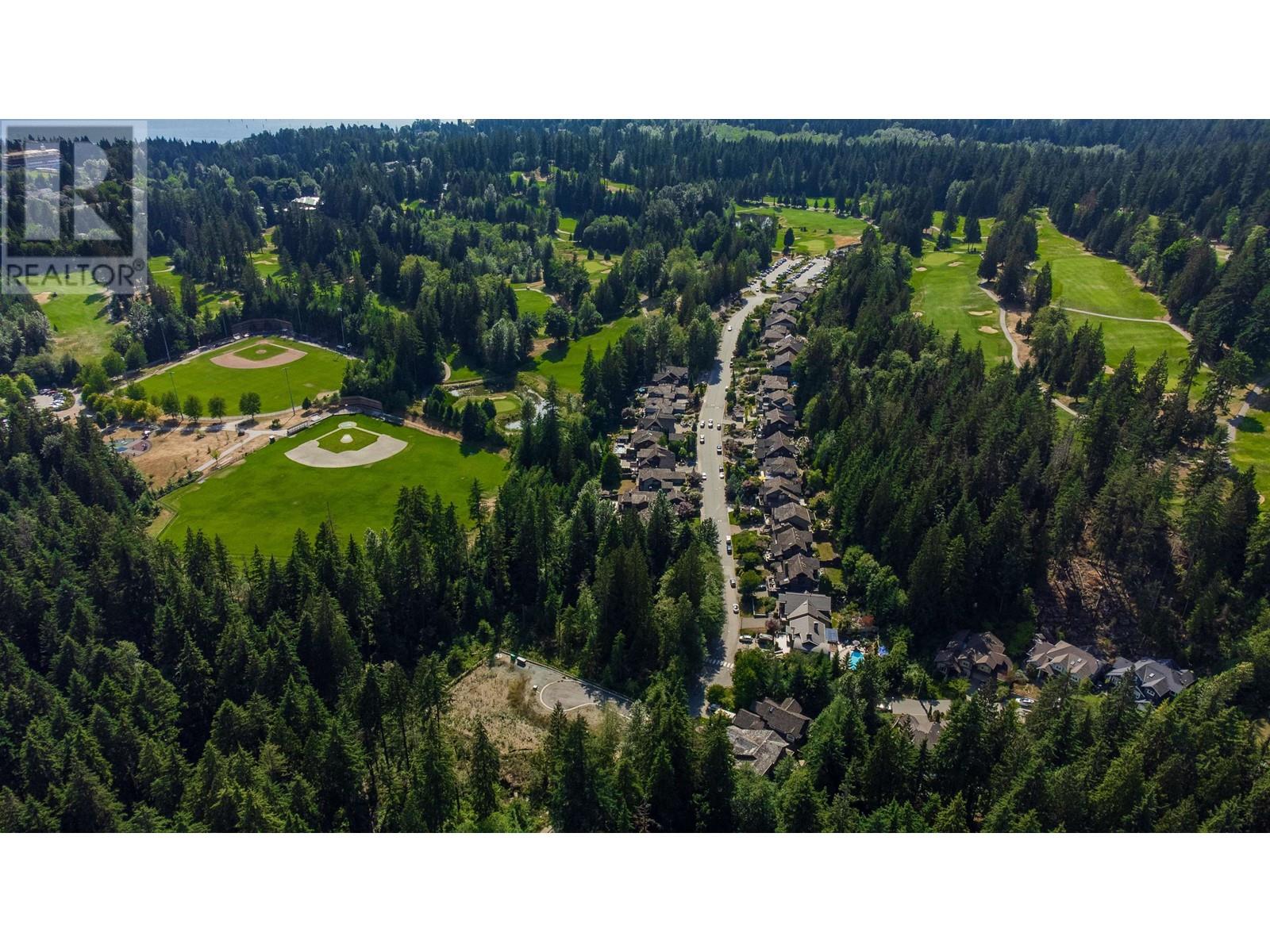 Listing Picture 6 of 7 : 3525 ANNE MACDONALD WAY, Vancouver / 溫哥華 - 魯藝地產 Yvonne Lu Group - MLS Medallion Club Member