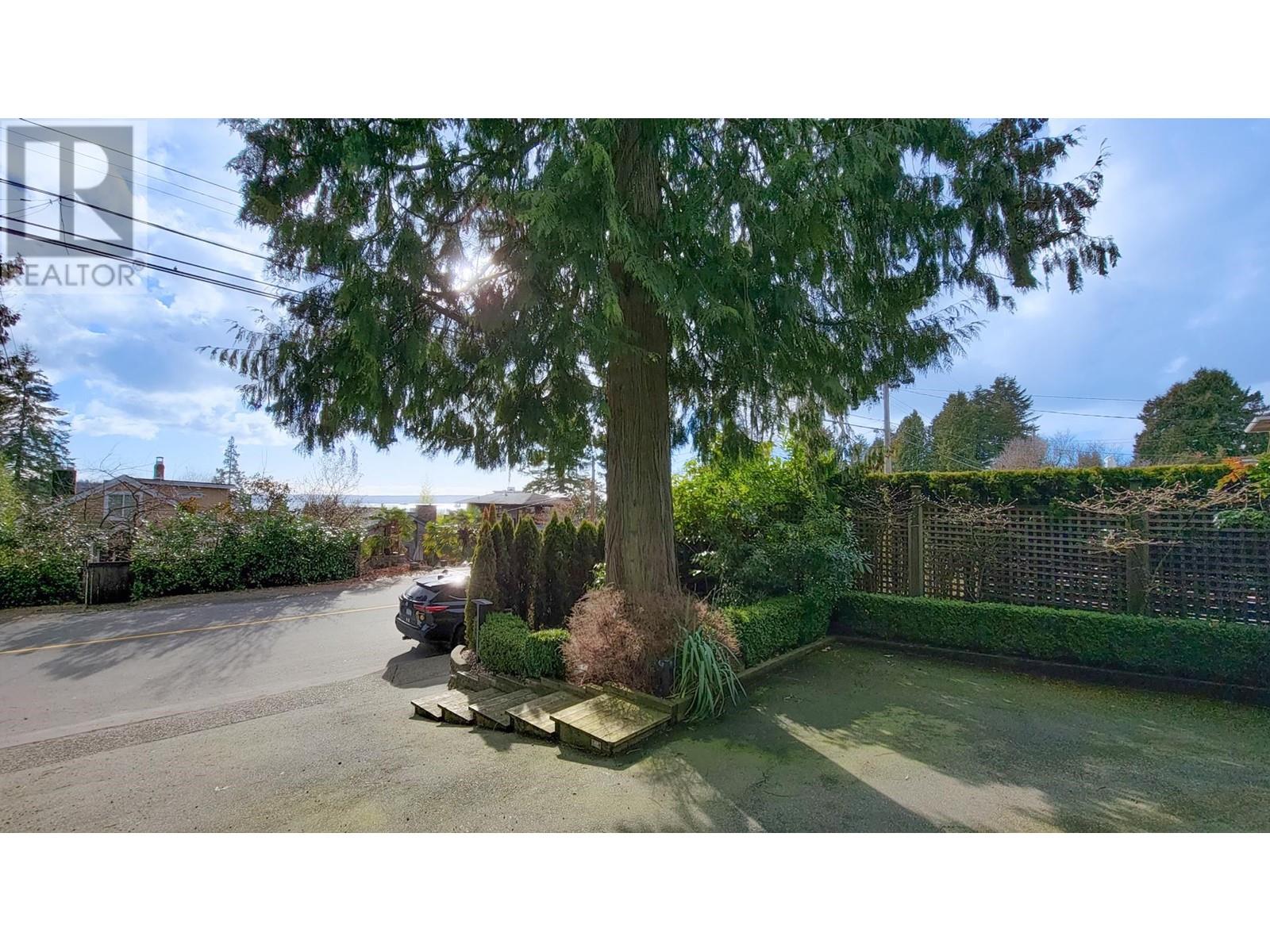 1355 Inglewood Avenue, West Vancouver, British Columbia  V7T 1Y8 - Photo 3 - R2944435