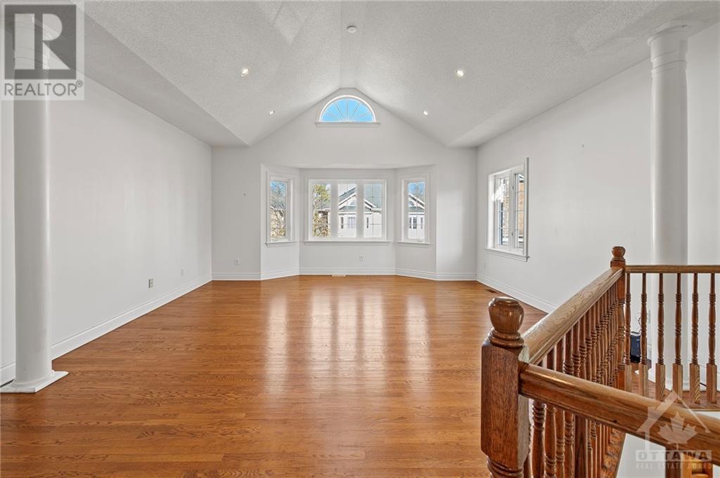 51 Castle Glen Crescent, Ottawa, Ontario  K2L 4G9 - Photo 4 - X10424912