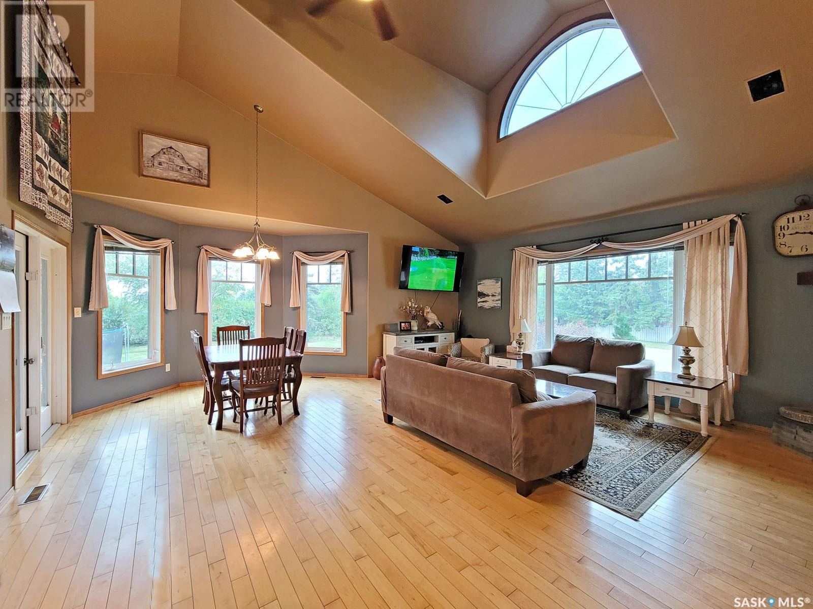 717 3rd Avenue W, Meadow Lake, Saskatchewan  S9X 1A5 - Photo 5 - SK988192