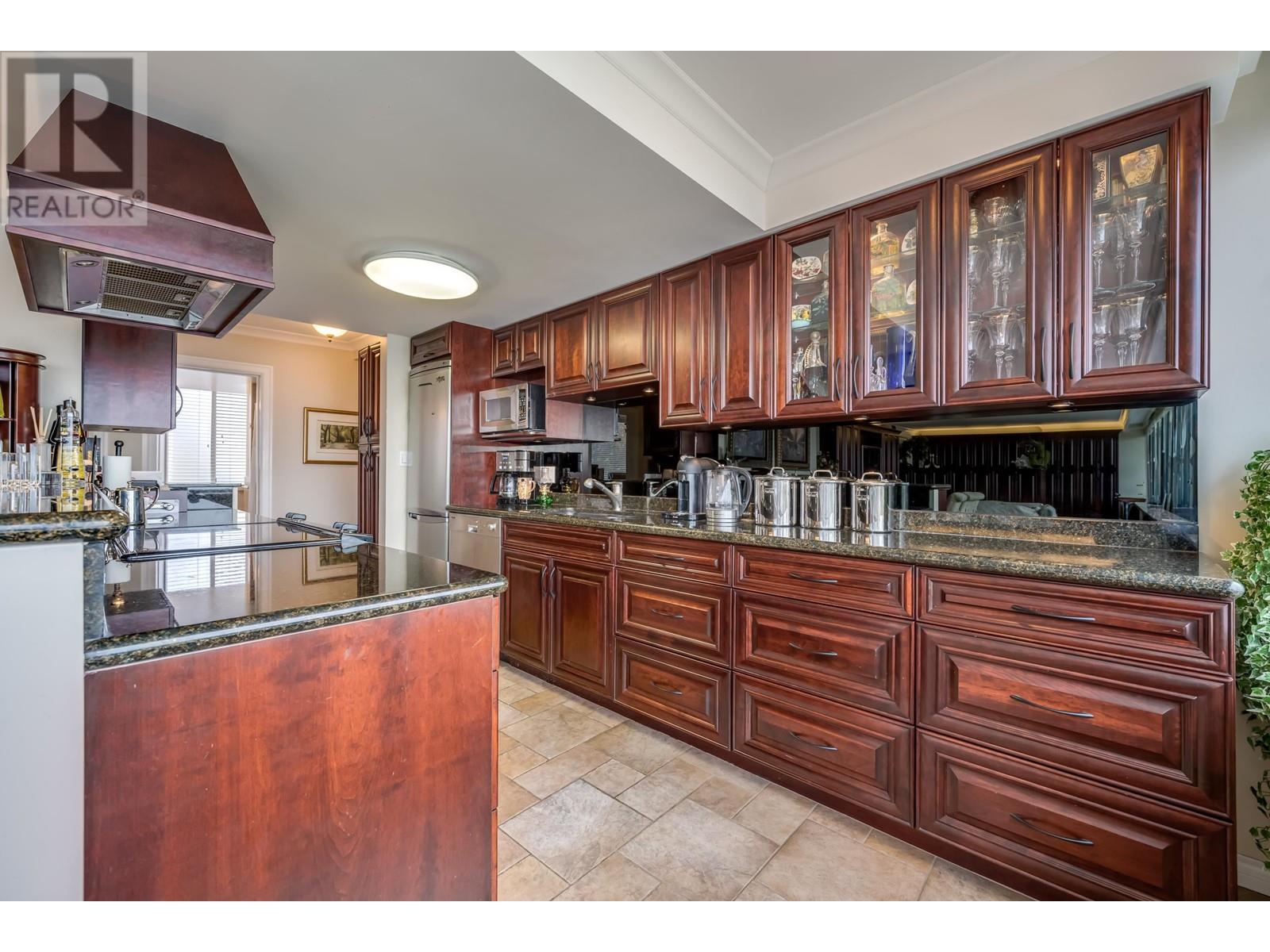 Listing Picture 20 of 31 : 404 1835 MORTON AVENUE, Vancouver / 溫哥華 - 魯藝地產 Yvonne Lu Group - MLS Medallion Club Member