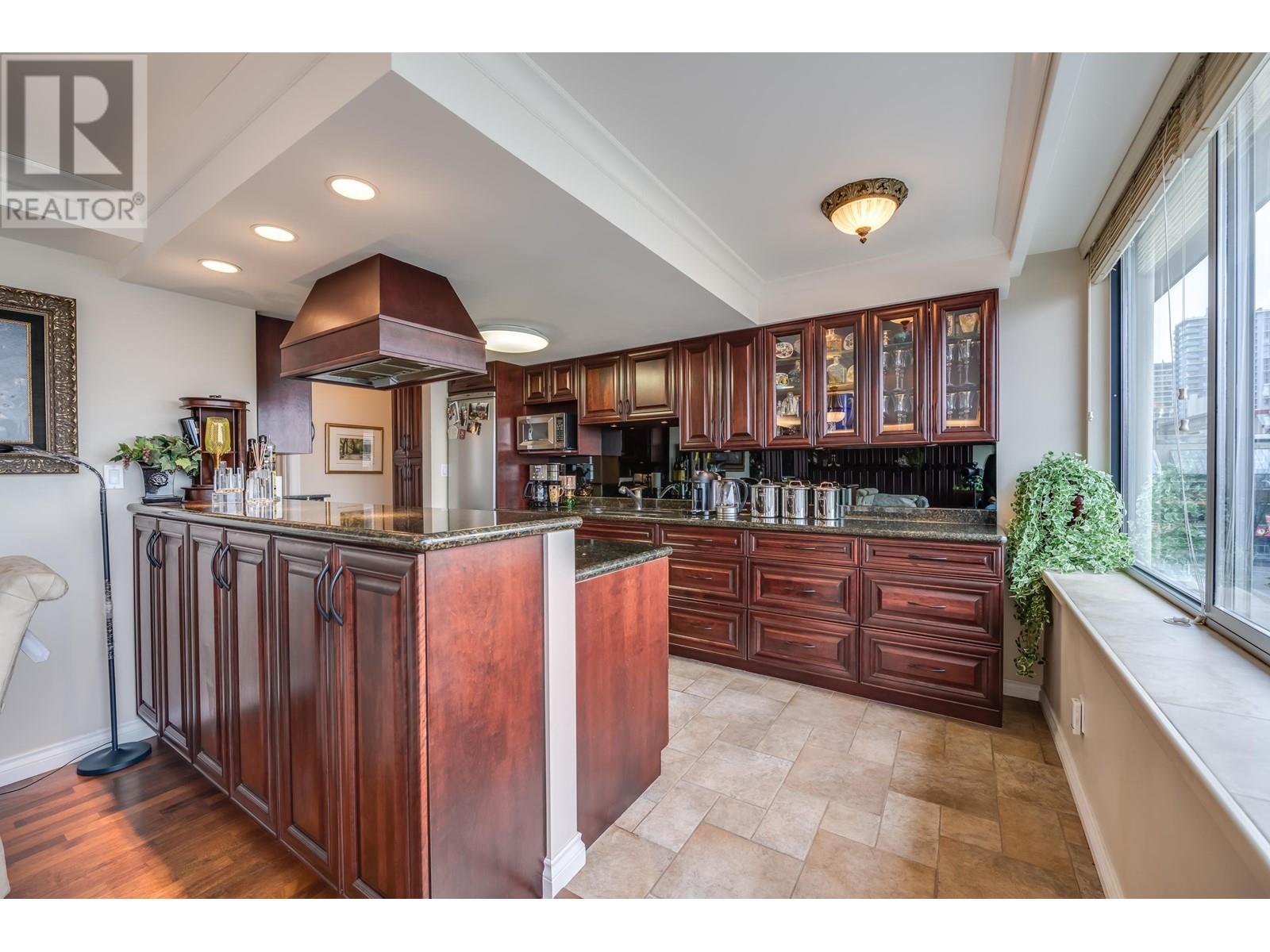 Listing Picture 21 of 31 : 404 1835 MORTON AVENUE, Vancouver / 溫哥華 - 魯藝地產 Yvonne Lu Group - MLS Medallion Club Member