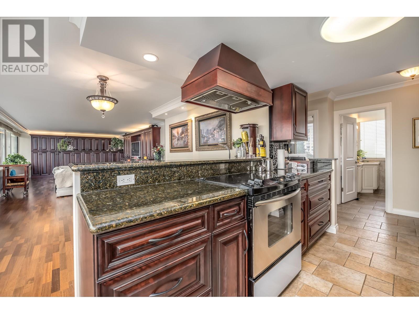 Listing Picture 19 of 31 : 404 1835 MORTON AVENUE, Vancouver / 溫哥華 - 魯藝地產 Yvonne Lu Group - MLS Medallion Club Member