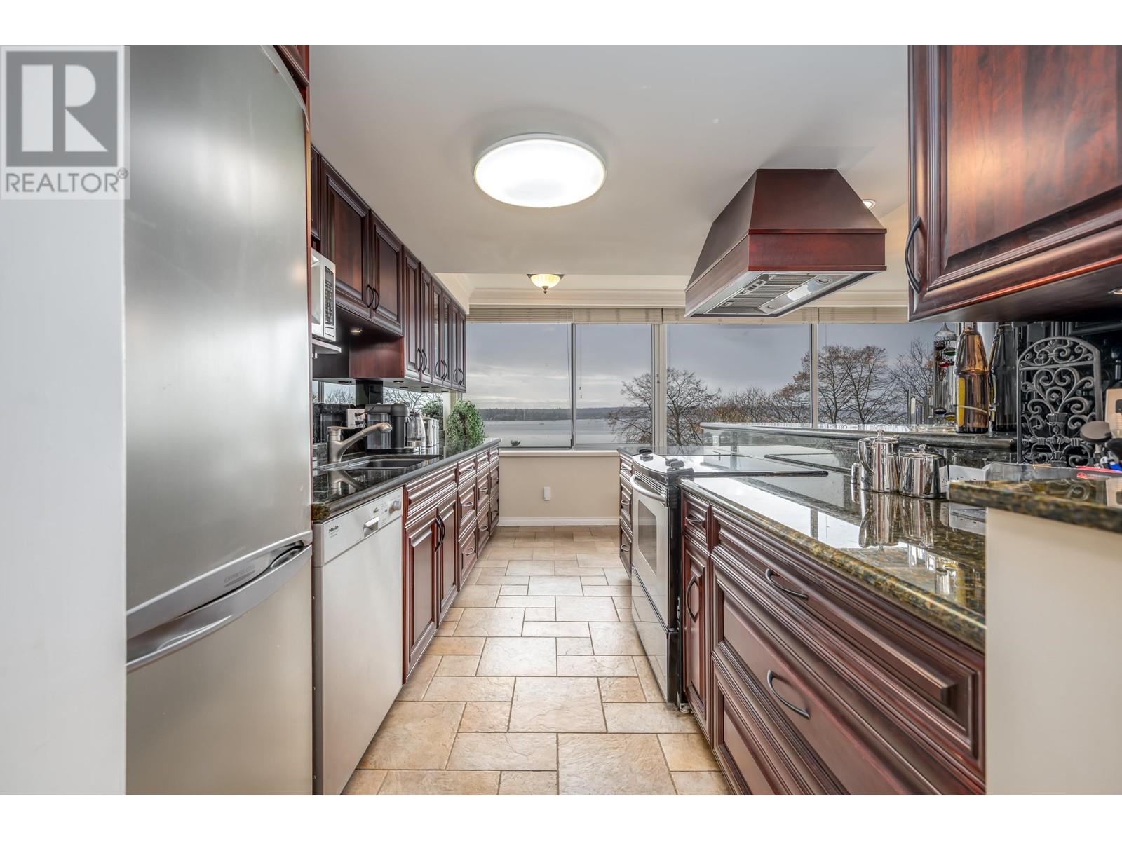 Listing Picture 18 of 31 : 404 1835 MORTON AVENUE, Vancouver / 溫哥華 - 魯藝地產 Yvonne Lu Group - MLS Medallion Club Member