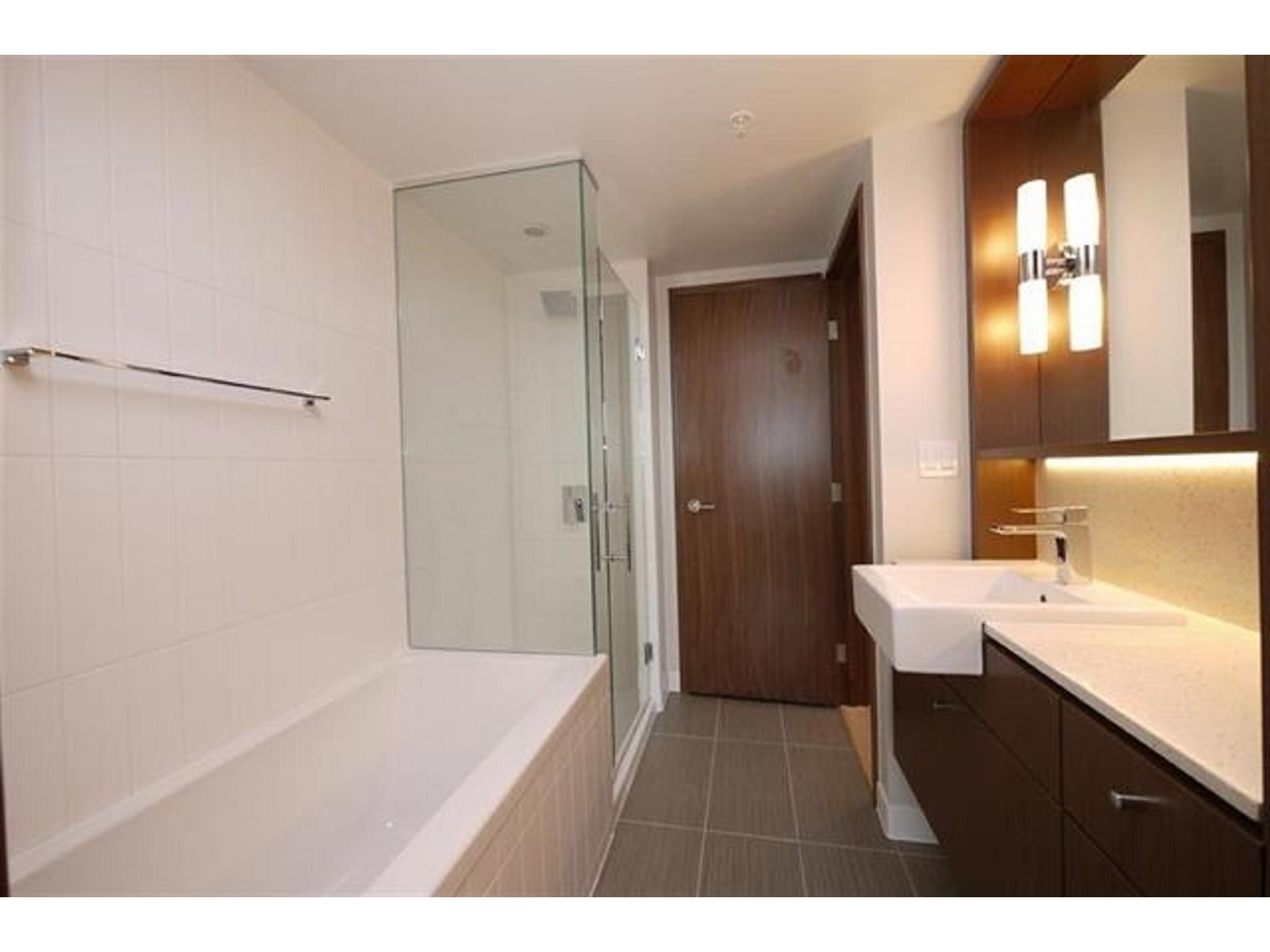 5001 13495 Central Avenue, Surrey, British Columbia  V3T 0K2 - Photo 8 - R2944044
