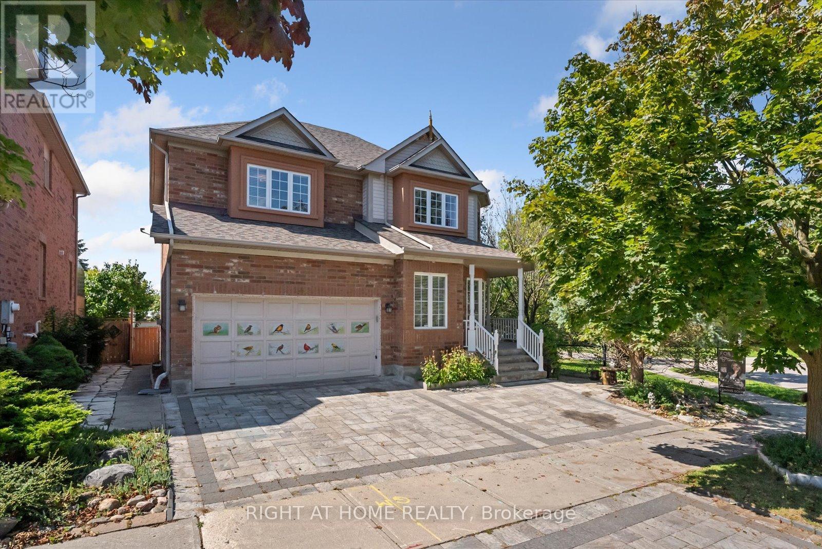 132 HOLLANDVIEW TRAIL, Aurora, Ontario