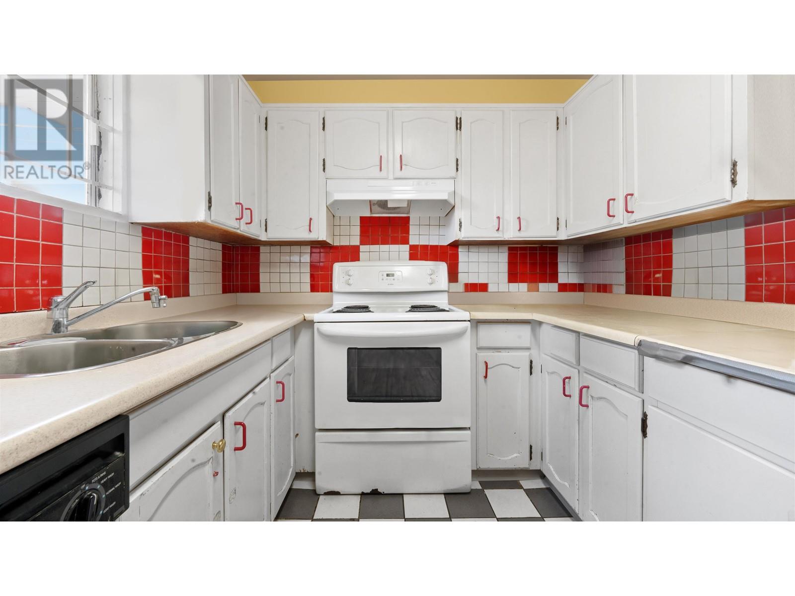 Listing Picture 8 of 18 : 3105 DIEPPE DRIVE, Vancouver / 溫哥華 - 魯藝地產 Yvonne Lu Group - MLS Medallion Club Member