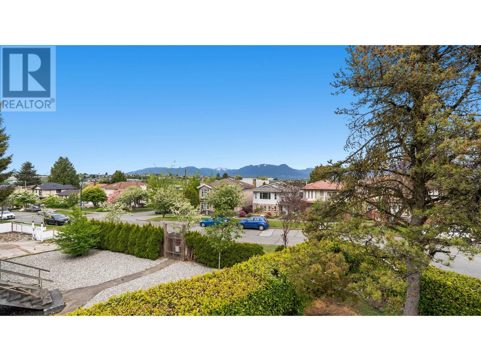 Listing Picture 2 of 18 : 3105 DIEPPE DRIVE, Vancouver / 溫哥華 - 魯藝地產 Yvonne Lu Group - MLS Medallion Club Member