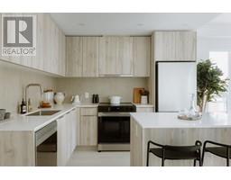 202 3594 MALSUM DRIVE, North Vancouver, British Columbia