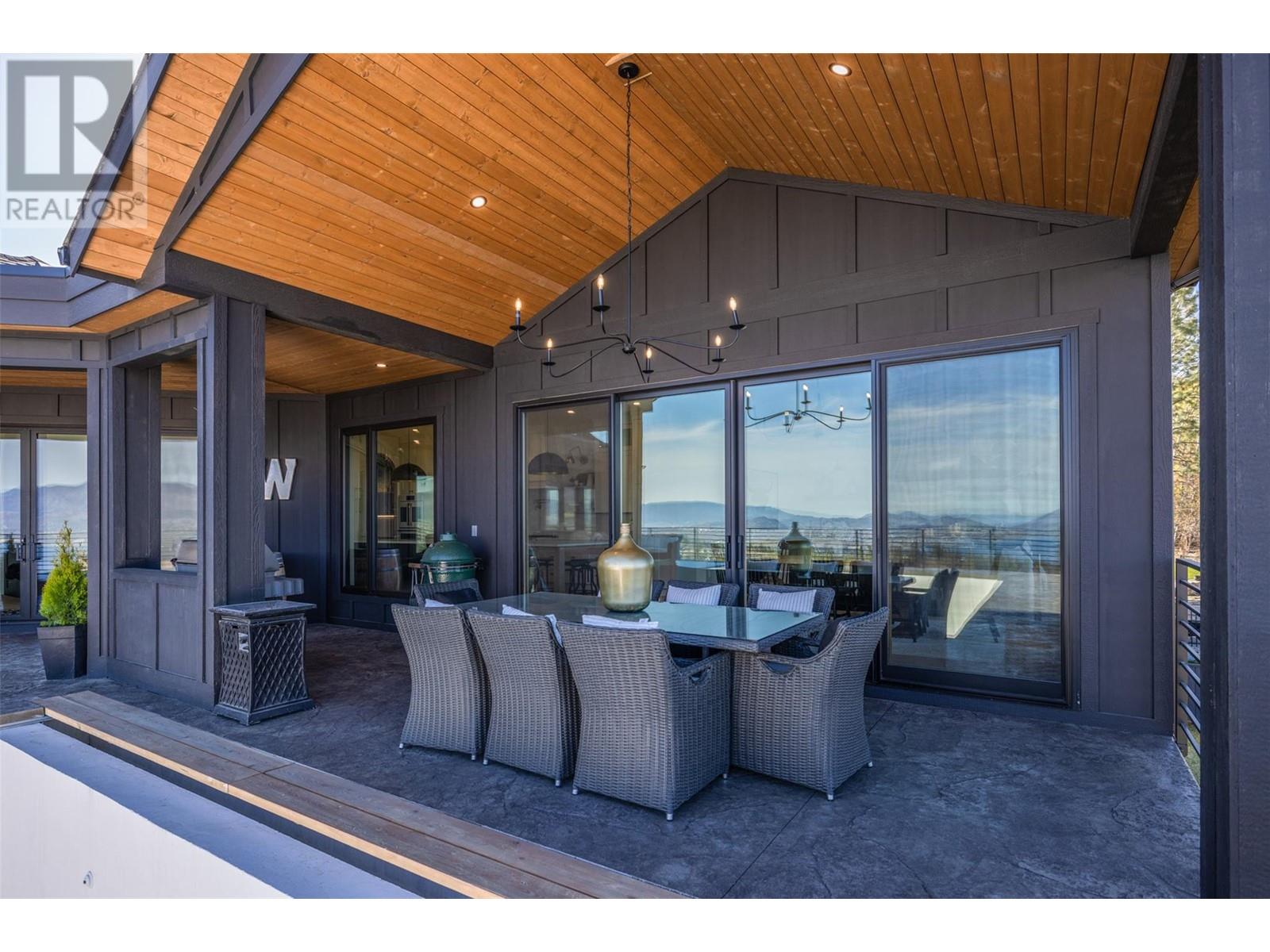 Property at 652 Trumpeter Road image 4