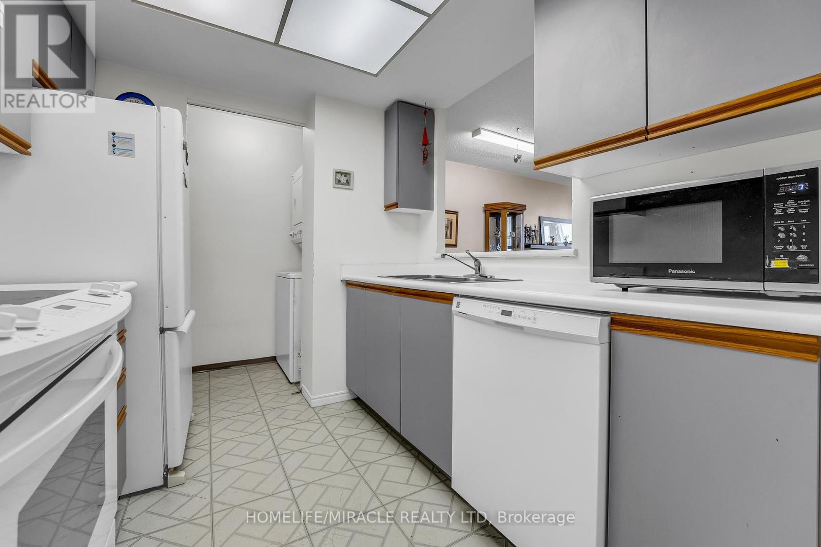 714 - 1001 Cedarglen Gate, Mississauga, Ontario  L5V 2X5 - Photo 10 - W10425068