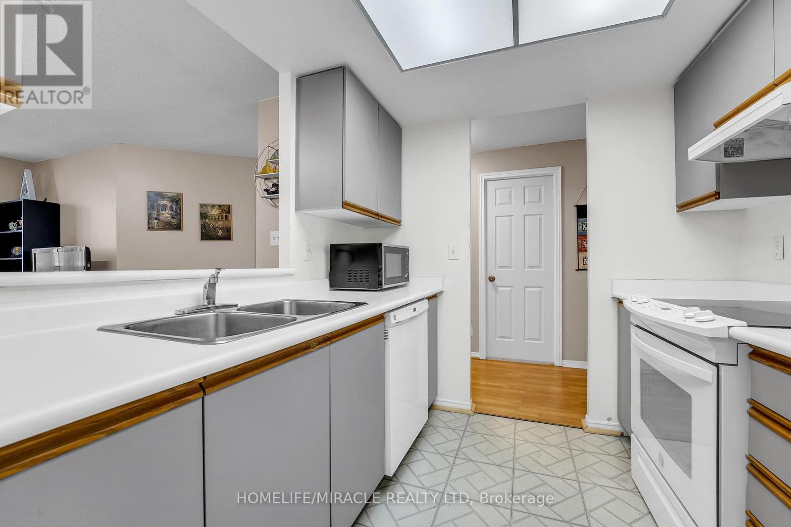 714 - 1001 Cedarglen Gate, Mississauga, Ontario  L5V 2X5 - Photo 12 - W10425068
