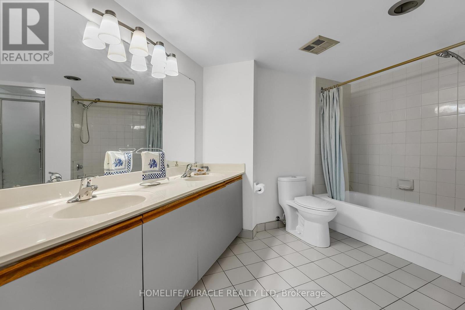 714 - 1001 Cedarglen Gate, Mississauga, Ontario  L5V 2X5 - Photo 21 - W10425068