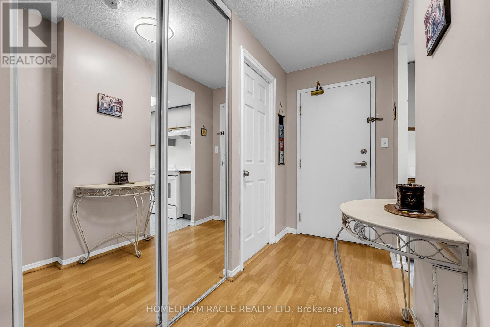 714 - 1001 Cedarglen Gate, Mississauga, Ontario  L5V 2X5 - Photo 6 - W10425068
