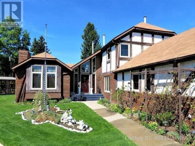 105 MCPHERSON Square, hinton, Alberta