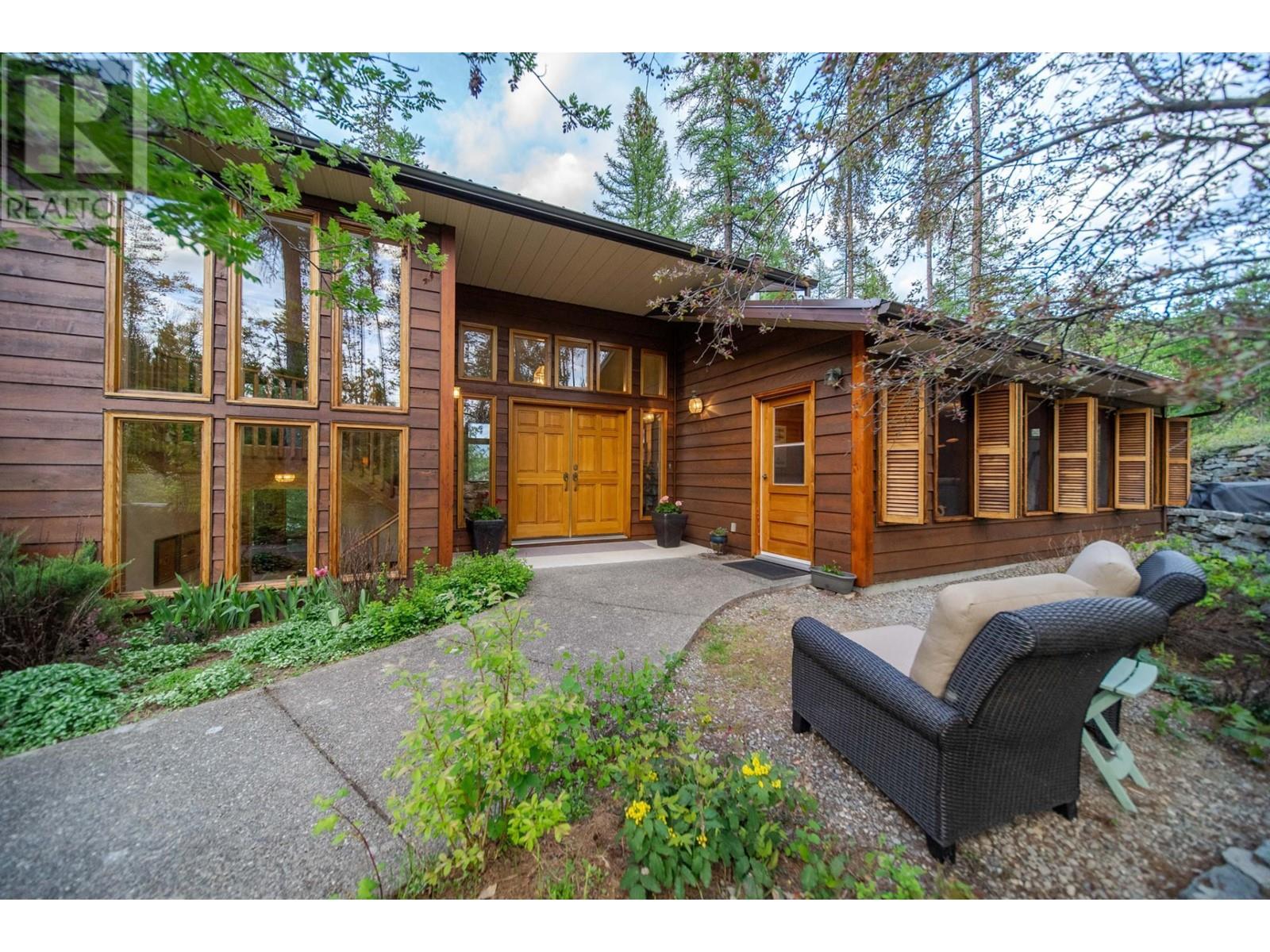 3023 Westside Road, Moyie, British Columbia  V0B 2A0 - Photo 1 - 10327692