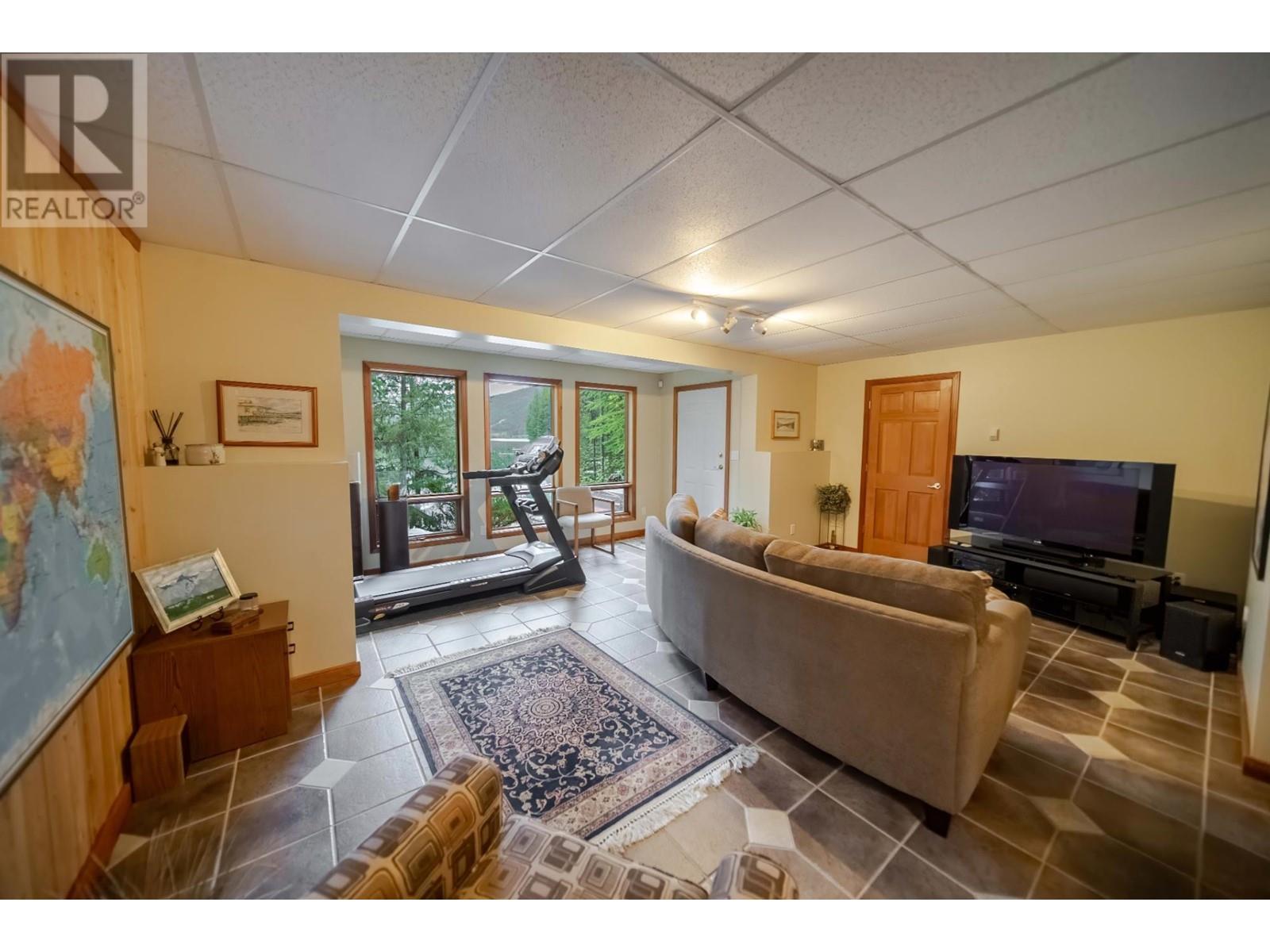 3023 Westside Road, Moyie, British Columbia  V0B 2A0 - Photo 43 - 10327692