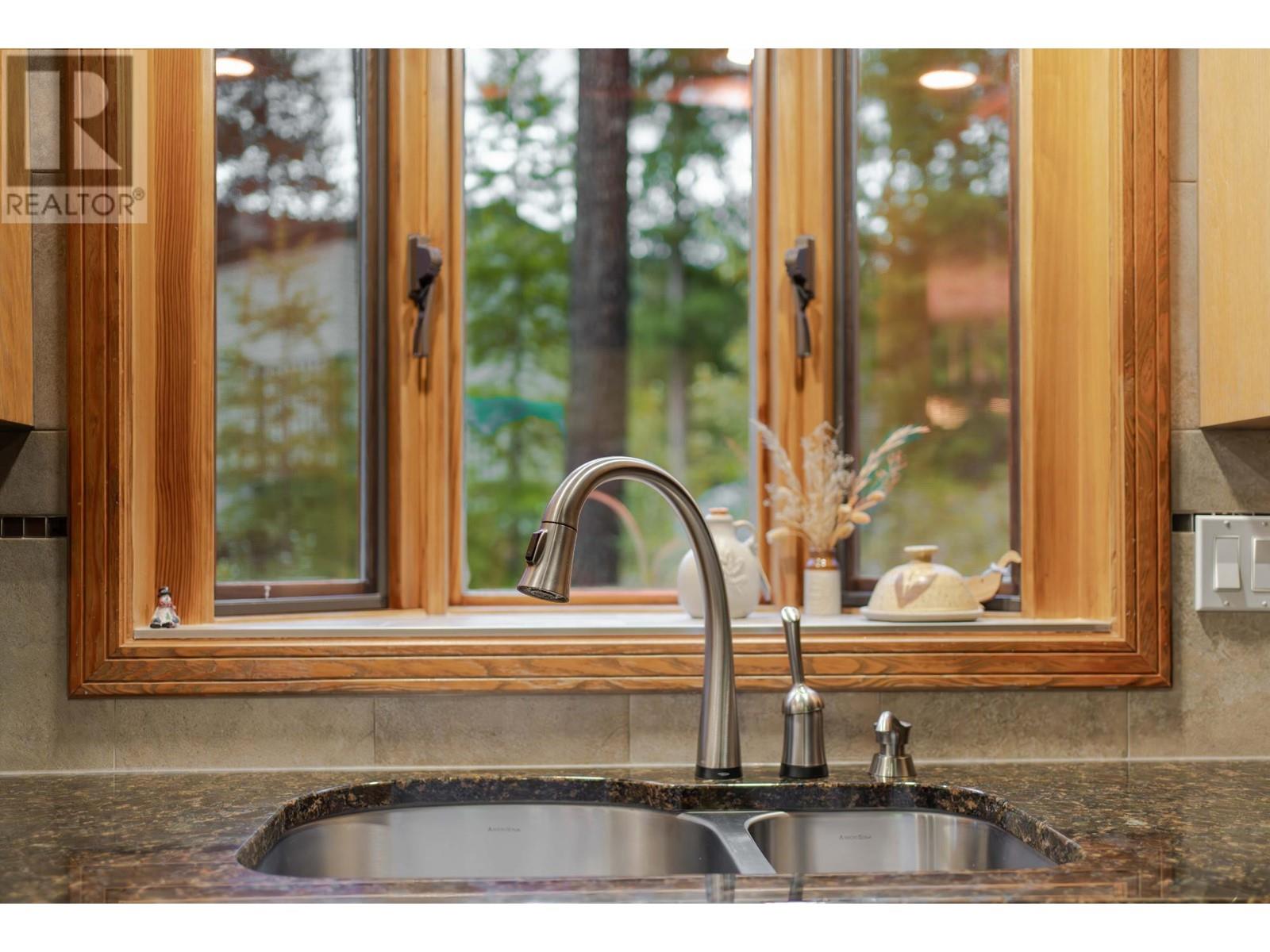 3023 Westside Road, Moyie, British Columbia  V0B 2A0 - Photo 16 - 10327692