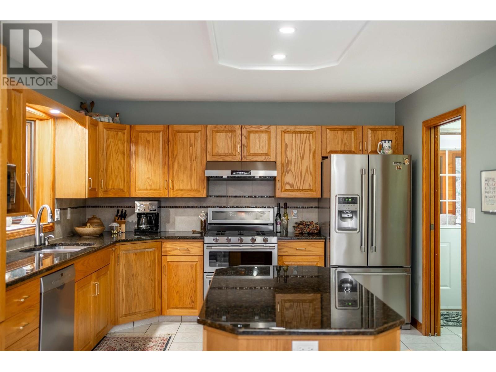 3023 Westside Road, Moyie, British Columbia  V0B 2A0 - Photo 15 - 10327692